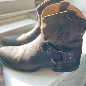 Frye Wyatt Harness Short - 8.5 distressed brown leather